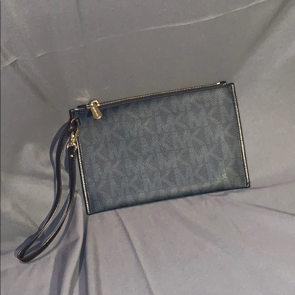 Michael Kors wristlet